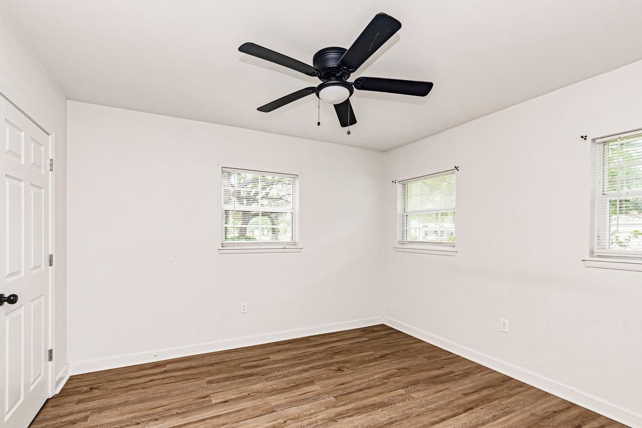 9753 Mollylea Dr - Photo 5 of 10