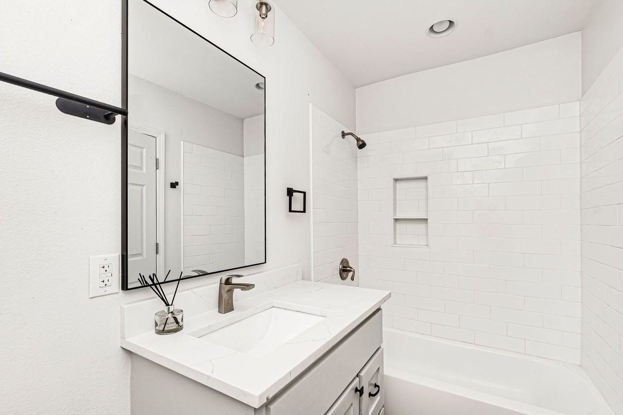 9753 Mollylea Dr - Photo 6 of 10