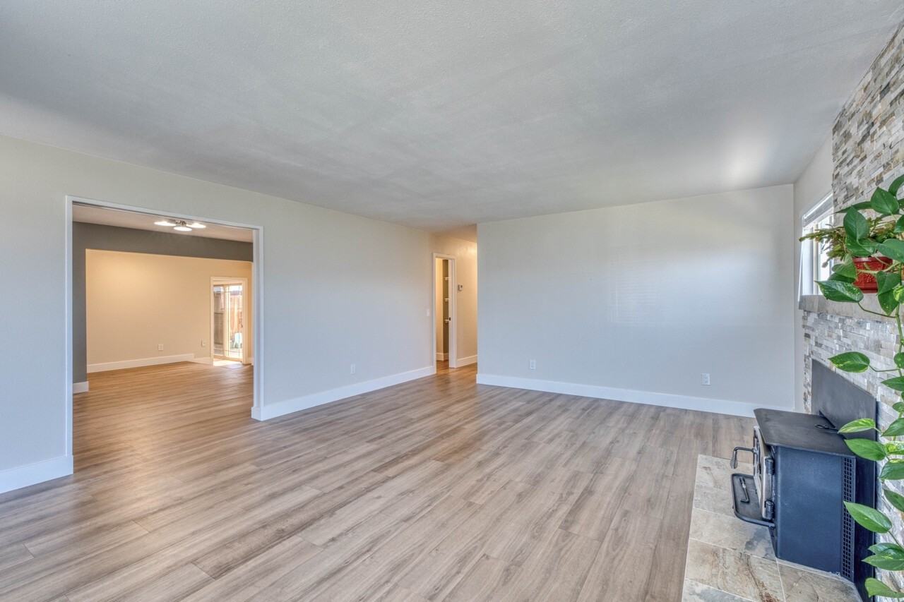 3052 Eddy Cir - Photo 4 of 30