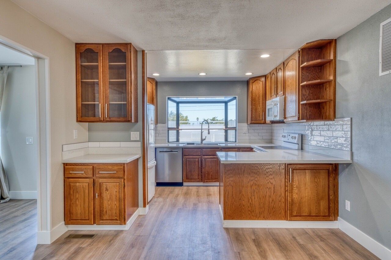 3052 Eddy Cir - Photo 5 of 30