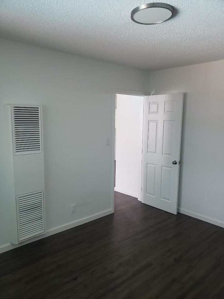 Willington Manner Apartments - Photo 6 of 8