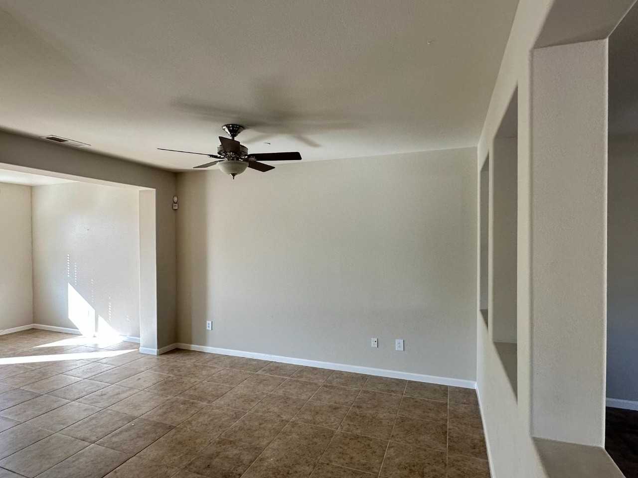 3009 Parkham Dr - Photo 3 of 11