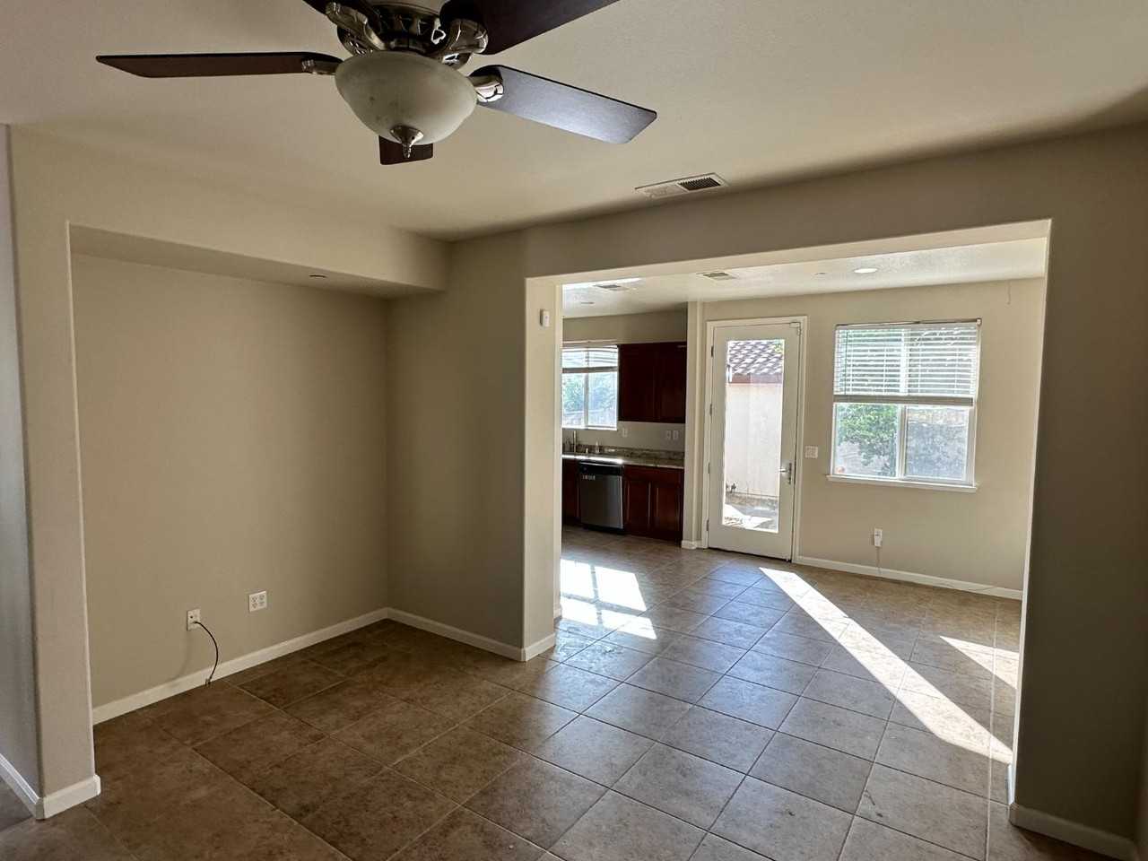 3009 Parkham Dr - Photo 4 of 11
