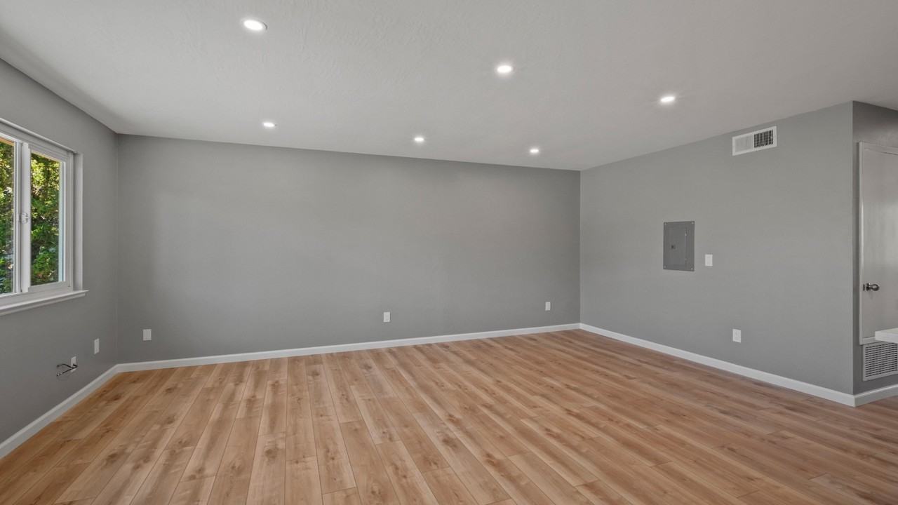 2306 Heidi Pl - Photo 4 of 20