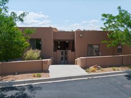 featured image of 25 Calle Lemita