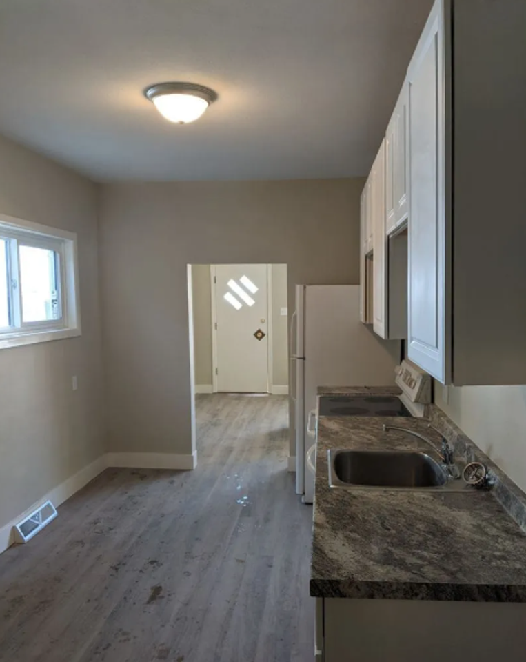 1002 Delaware Ave - Photo 4 of 12