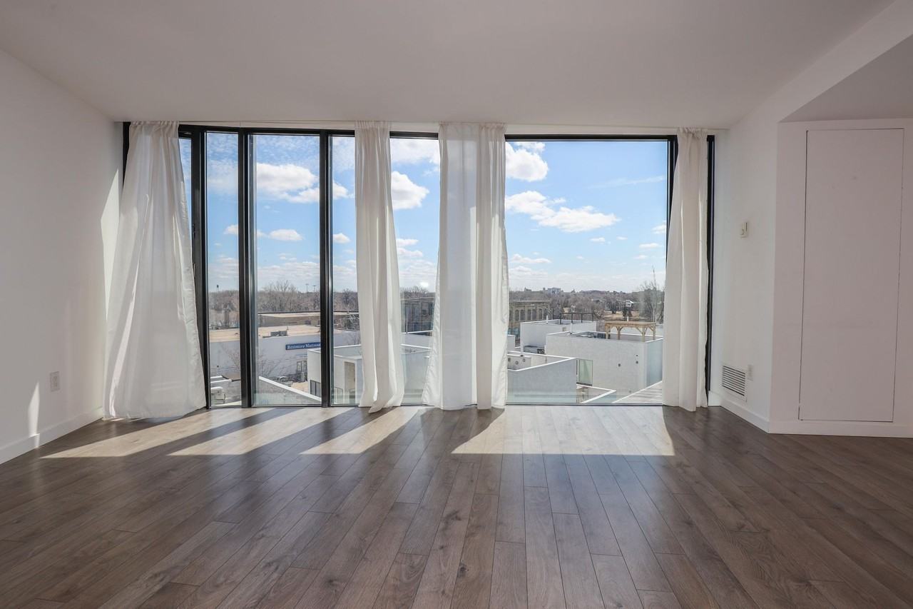 540 Waterfront Drive - Photo 5 of 11