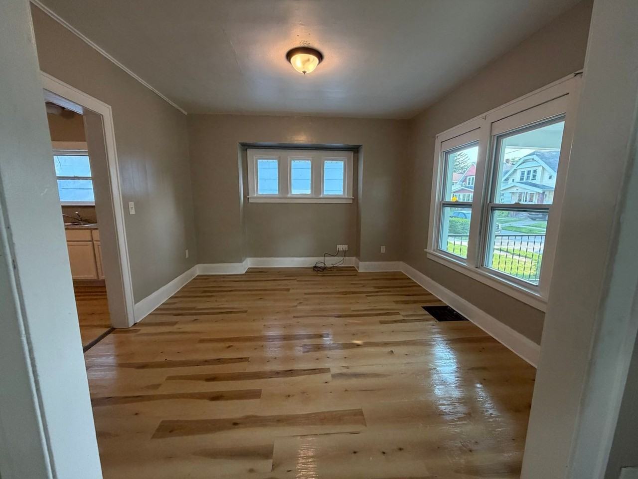 4224 Fairview Dr - Photo 3 of 18