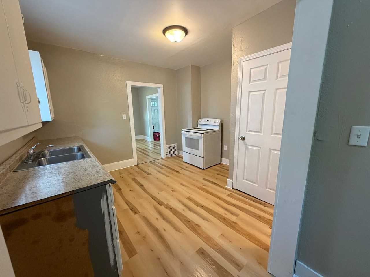 4224 Fairview Dr - Photo 7 of 18