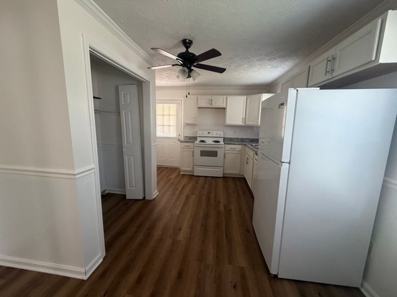 1307 E Moody Ave - Photo 4 of 12