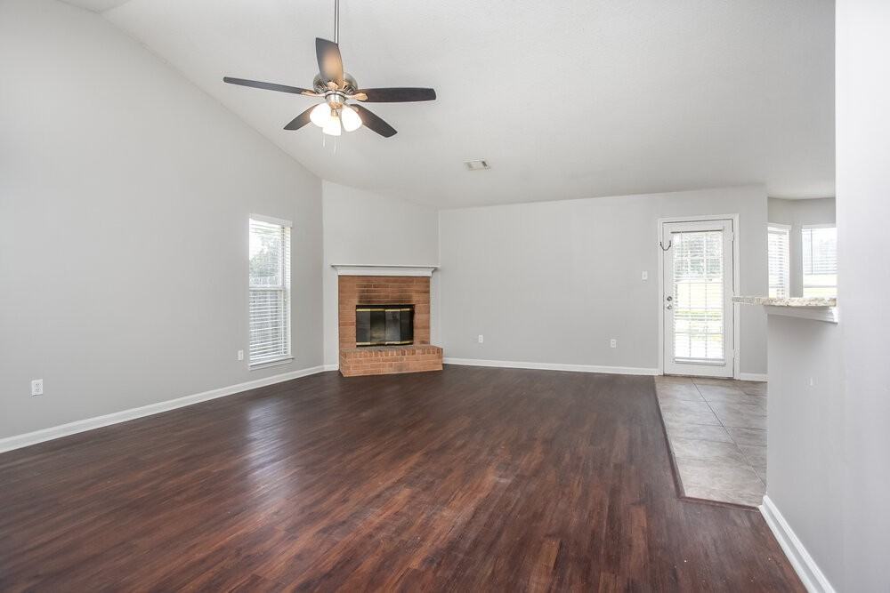 10431 Amanda Dr - Photo 4 of 16