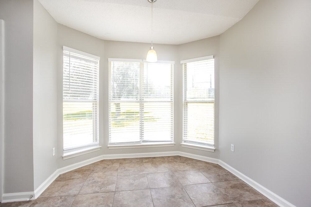 10431 Amanda Dr - Photo 5 of 16