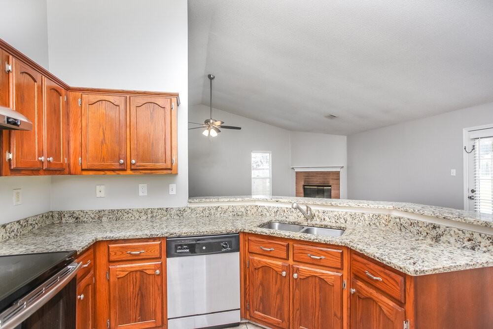 10431 Amanda Dr - Photo 7 of 16
