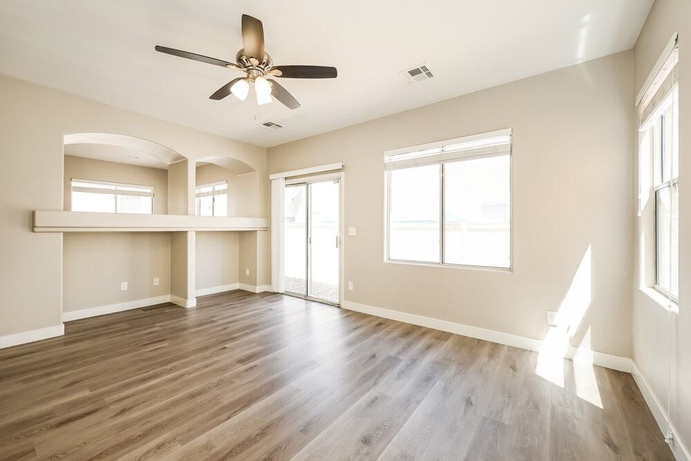 5864 Cape Hatteras Ct - Photo 5 of 17