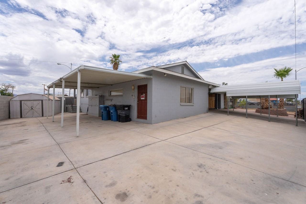 5185 Sun Valley Dr - Photo 2 of 50