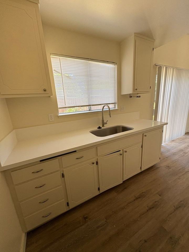 406 Scripps Dr - Photo 4 of 13