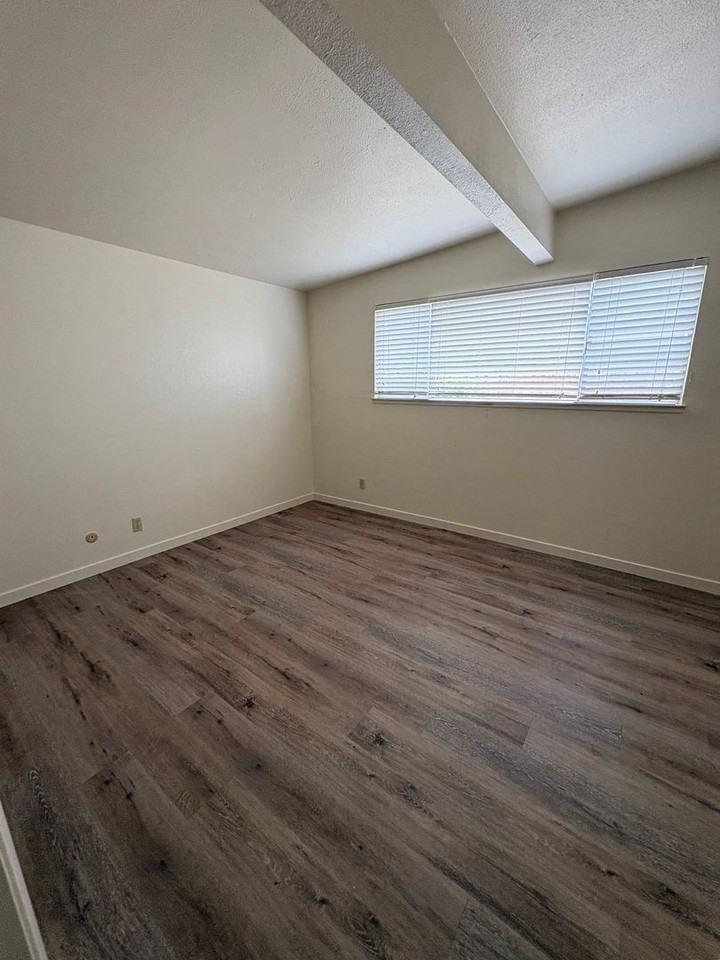 406 Scripps Dr - Photo 6 of 13