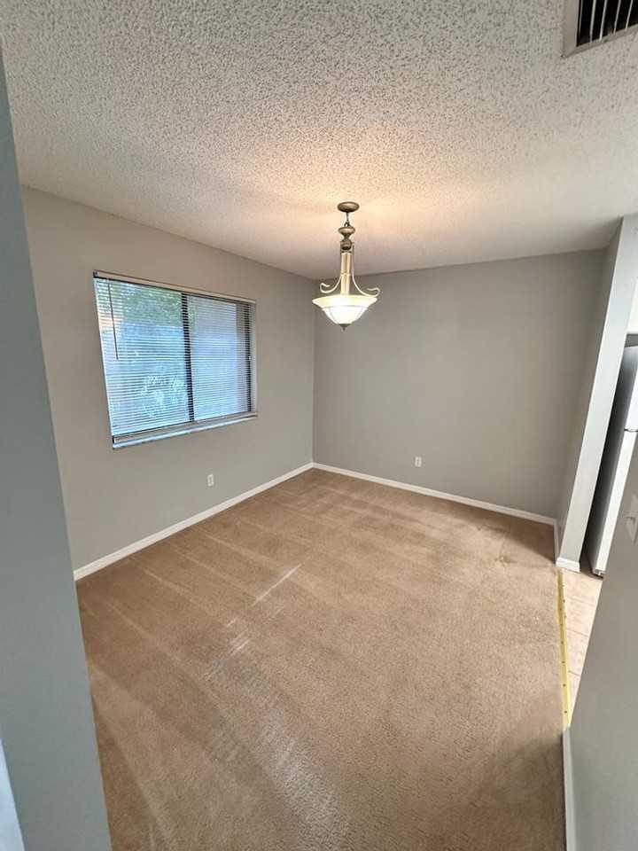 505 Bristol Dr - Photo 5 of 14