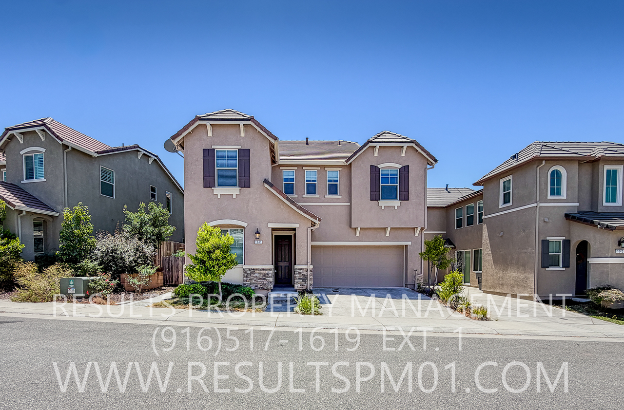 1041 Bridlewood Dr