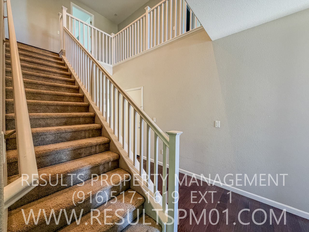 1041 Bridlewood Dr - Photo 4 of 30