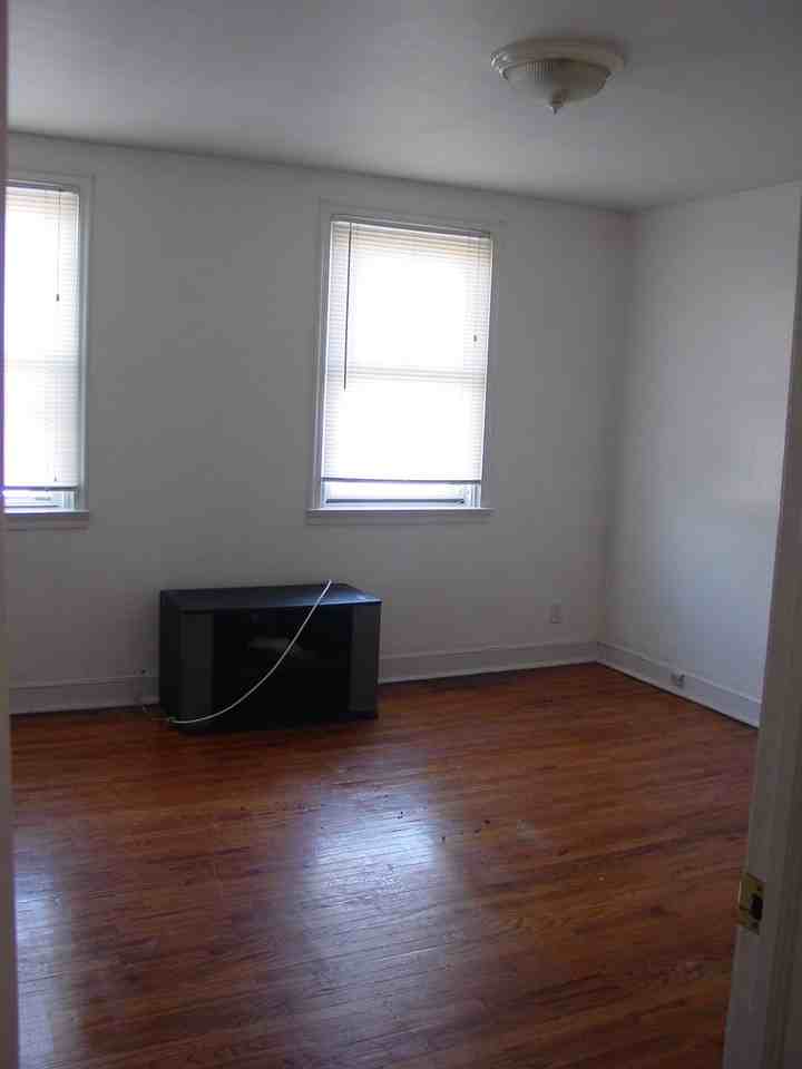 7229 Lynford St - Photo 4 of 10