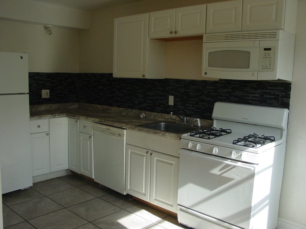 7229 Lynford St - Photo 5 of 10