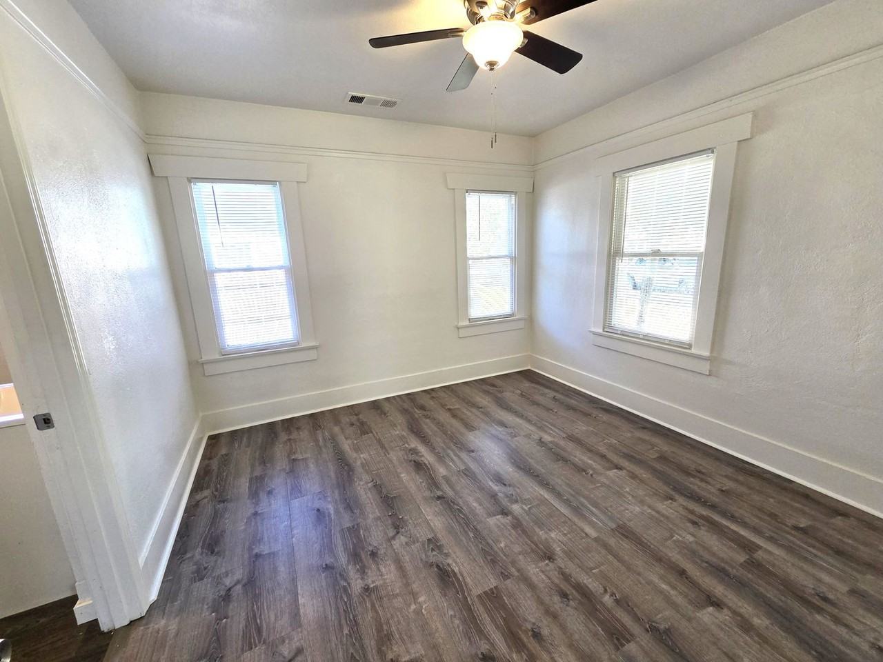 345 W Kanai Ave - Photo 5 of 15