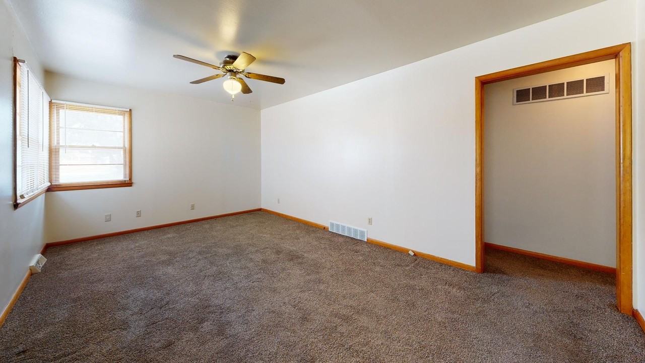 5621 Eisenhower Ave - Photo 2 of 15