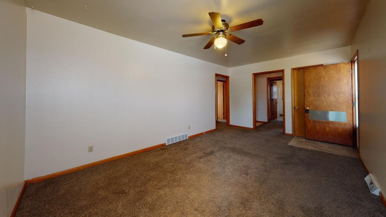 5621 Eisenhower Ave - Photo 4 of 15