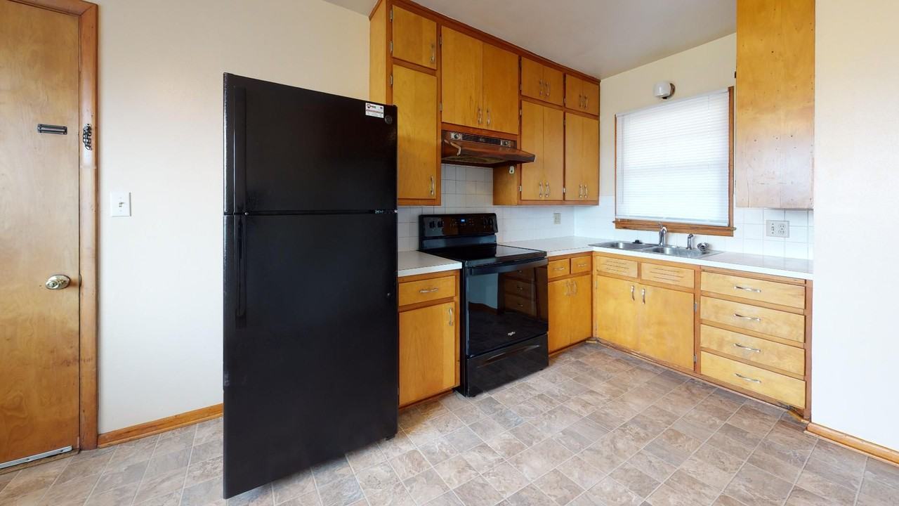 5621 Eisenhower Ave - Photo 6 of 15