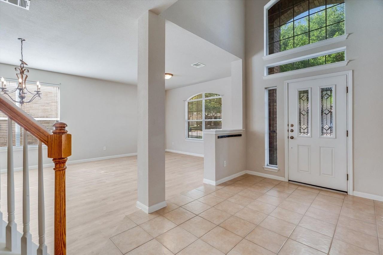 4029 Lake Edge Way - Photo 4 of 35