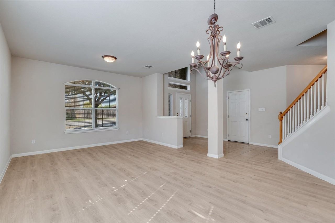 4029 Lake Edge Way - Photo 5 of 35