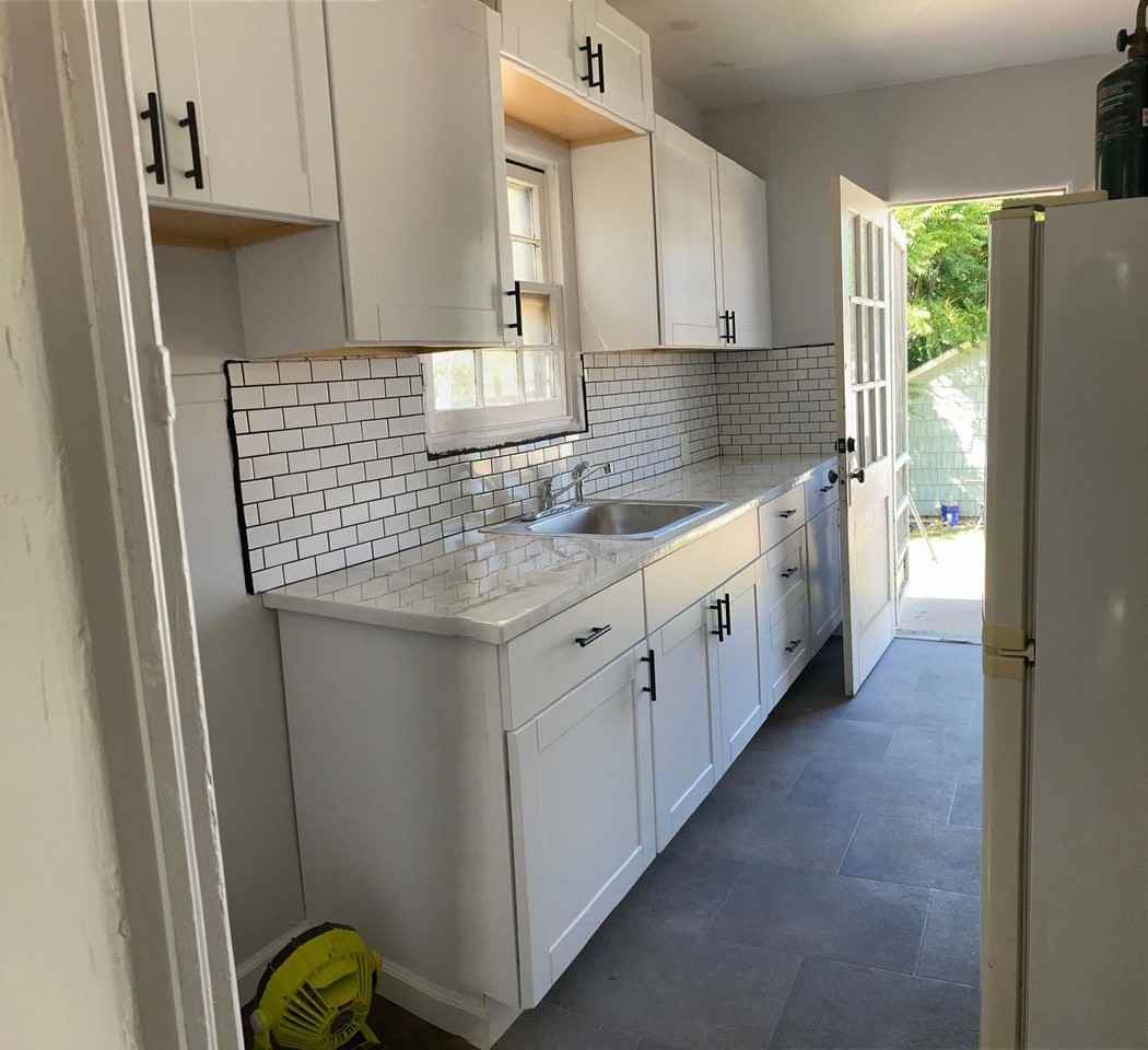 1007 Grant St - Photo 2 of 10