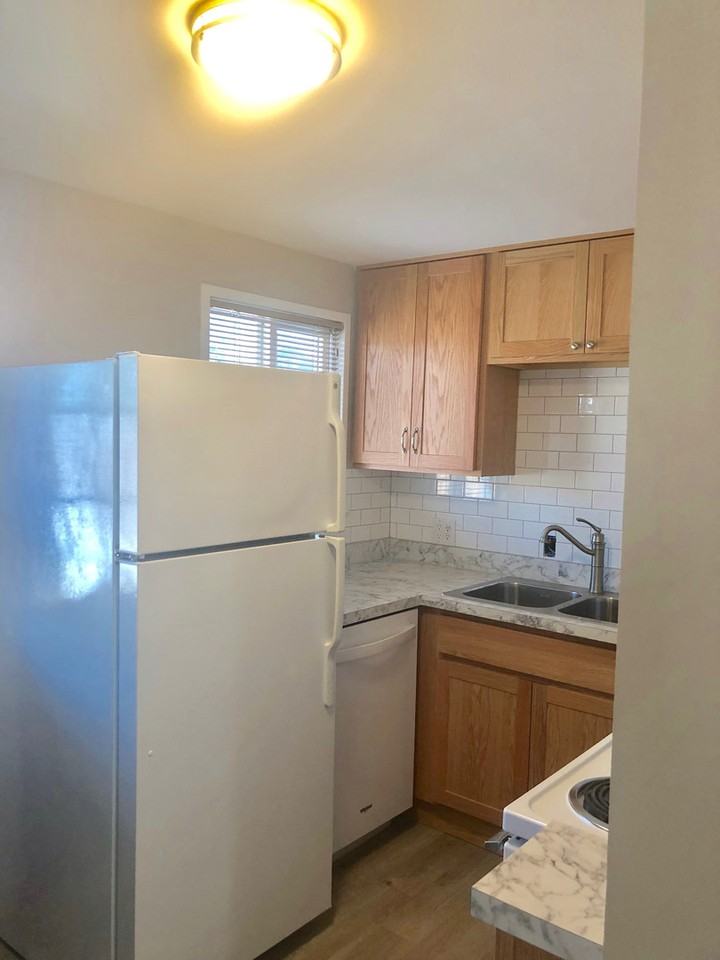 409 W Ridge Rd - Photo 5 of 15