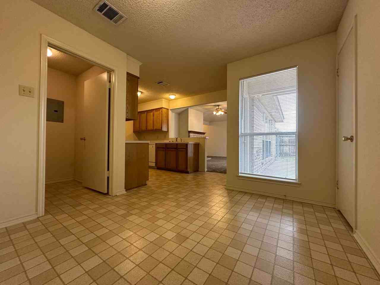 9117 Royal Ln - Photo 5 of 14