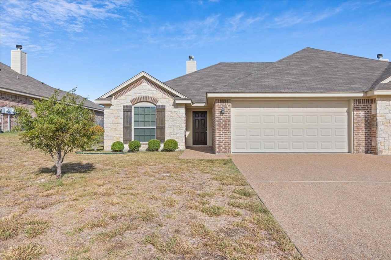 619 Monticello Cir - Photo 3 of 28
