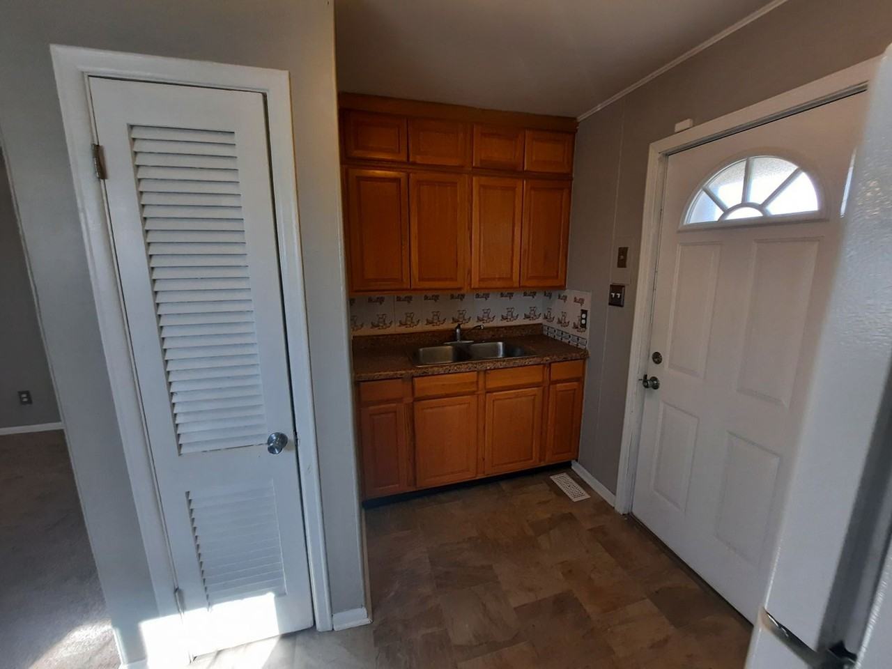 2319 Williams St - Photo 4 of 23