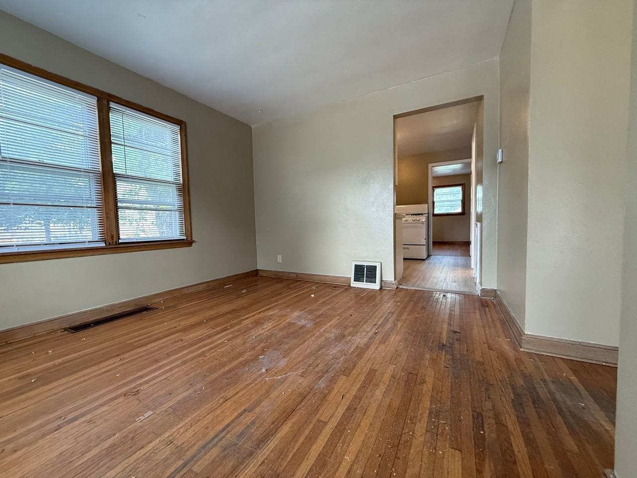551 Michigan St - Photo 2 of 17