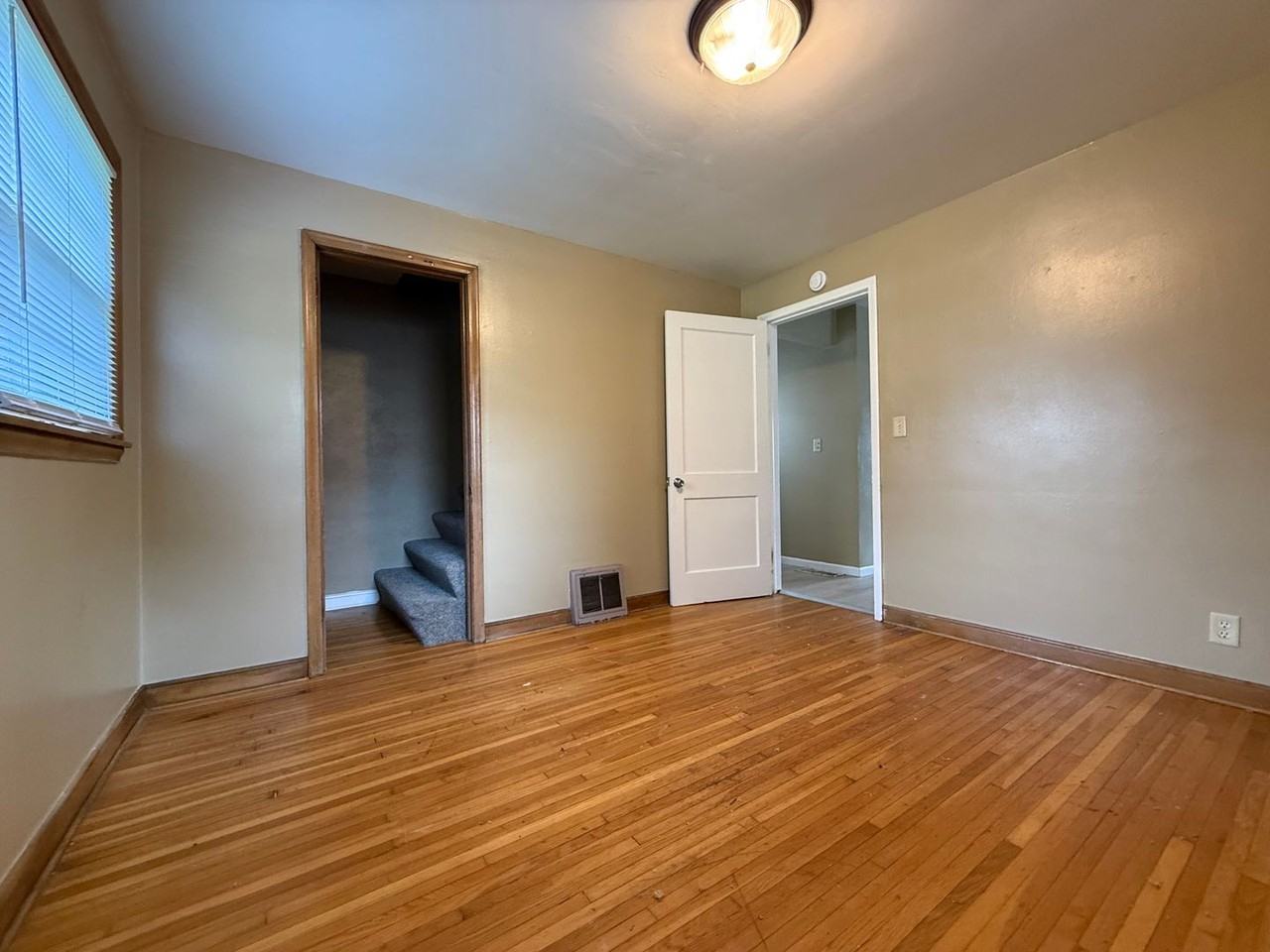 551 Michigan St - Photo 5 of 17