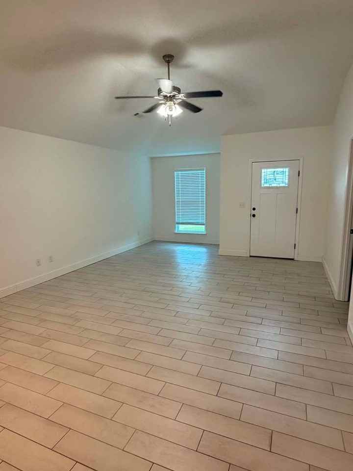 347 347 Sidney Ln - Photo 4 of 20