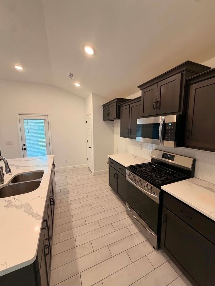 347 347 Sidney Ln - Photo 6 of 20