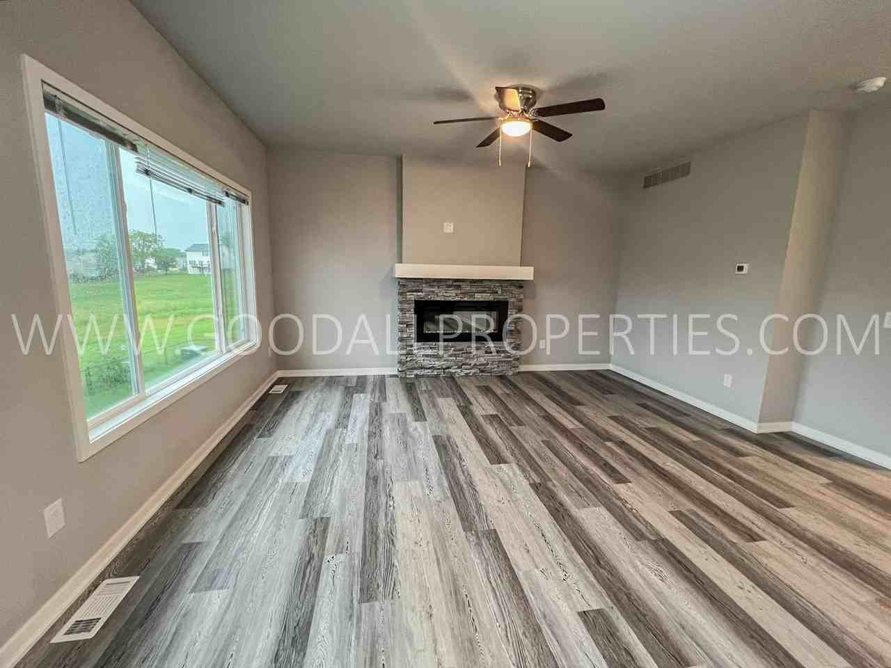 1730 Howard Dr - Photo 4 of 28