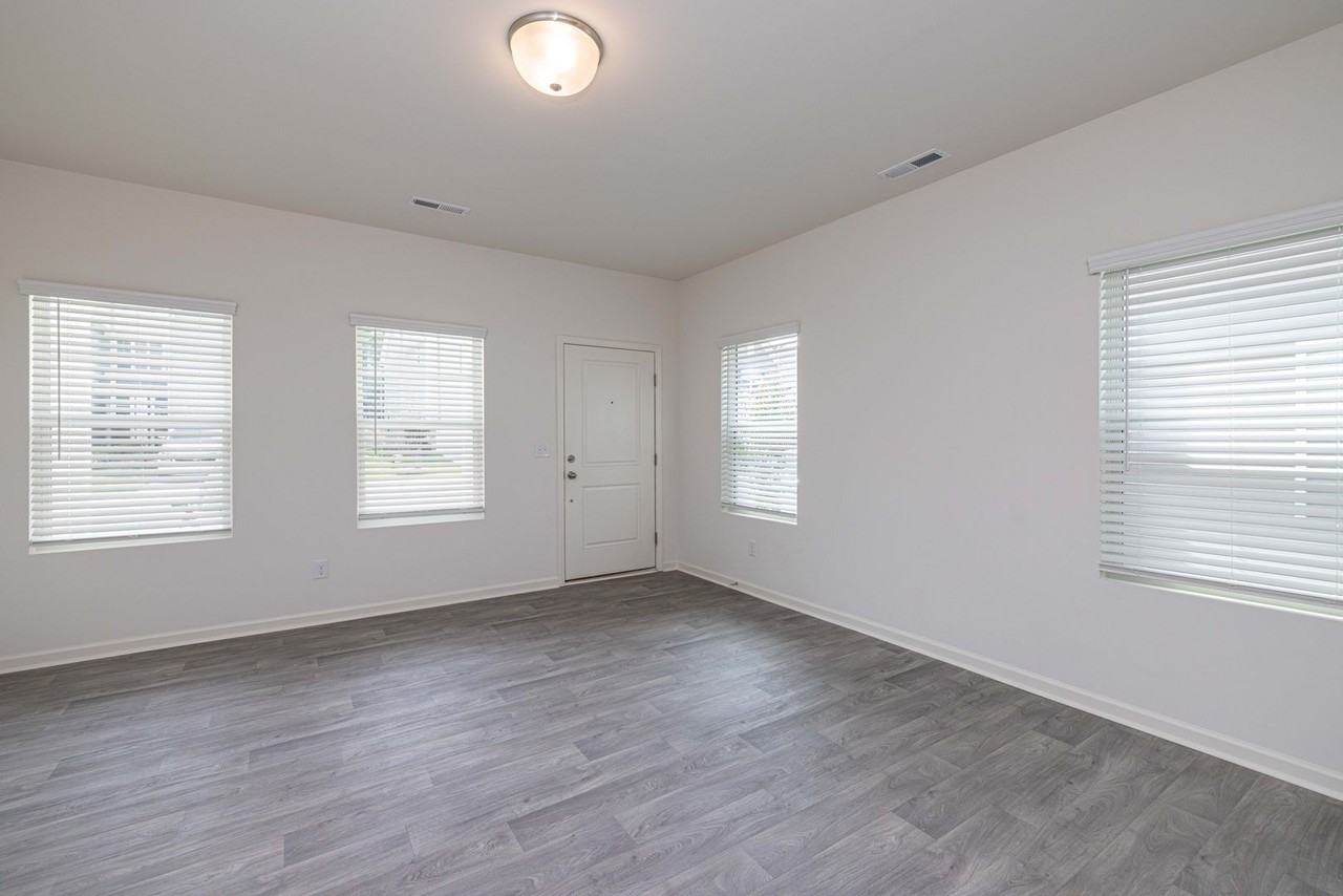 14129 Clayborn St - Photo 4 of 26