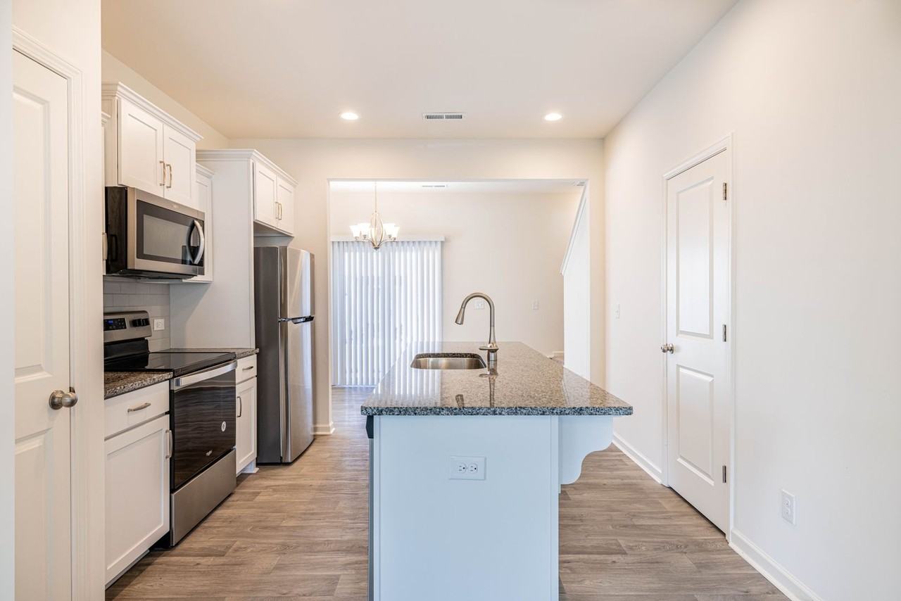 14129 Clayborn St - Photo 5 of 26