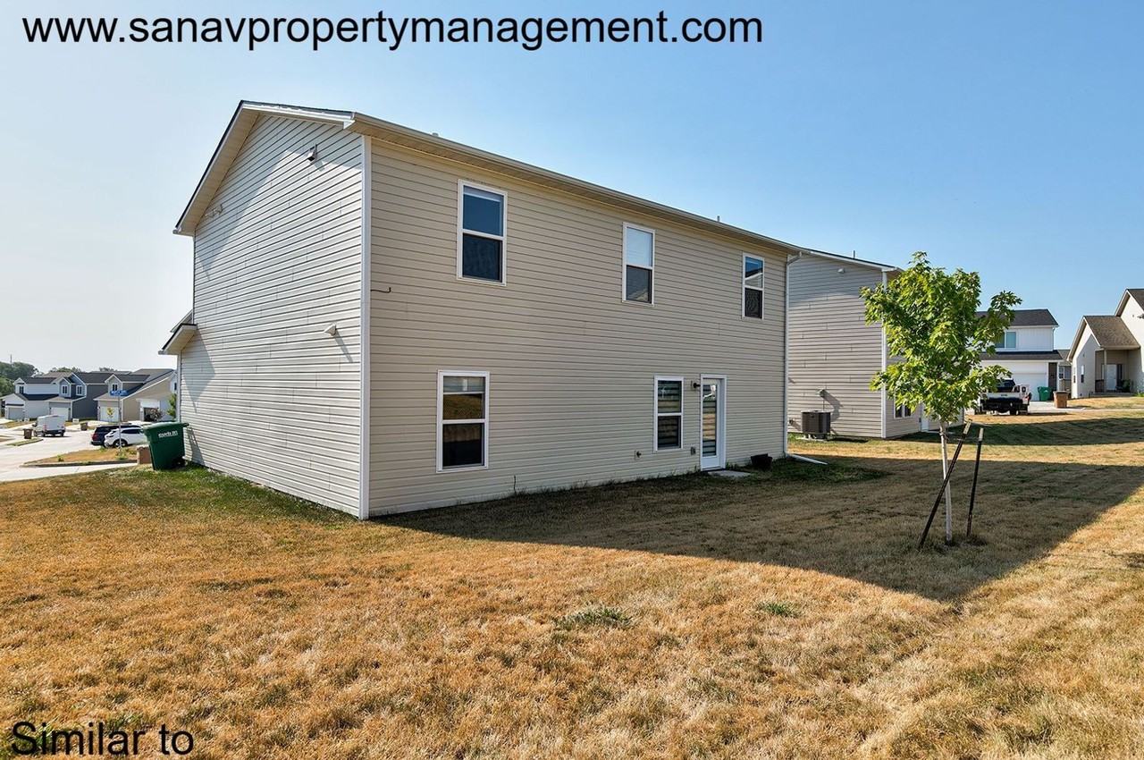 229 Maple Ave - Photo 4 of 29