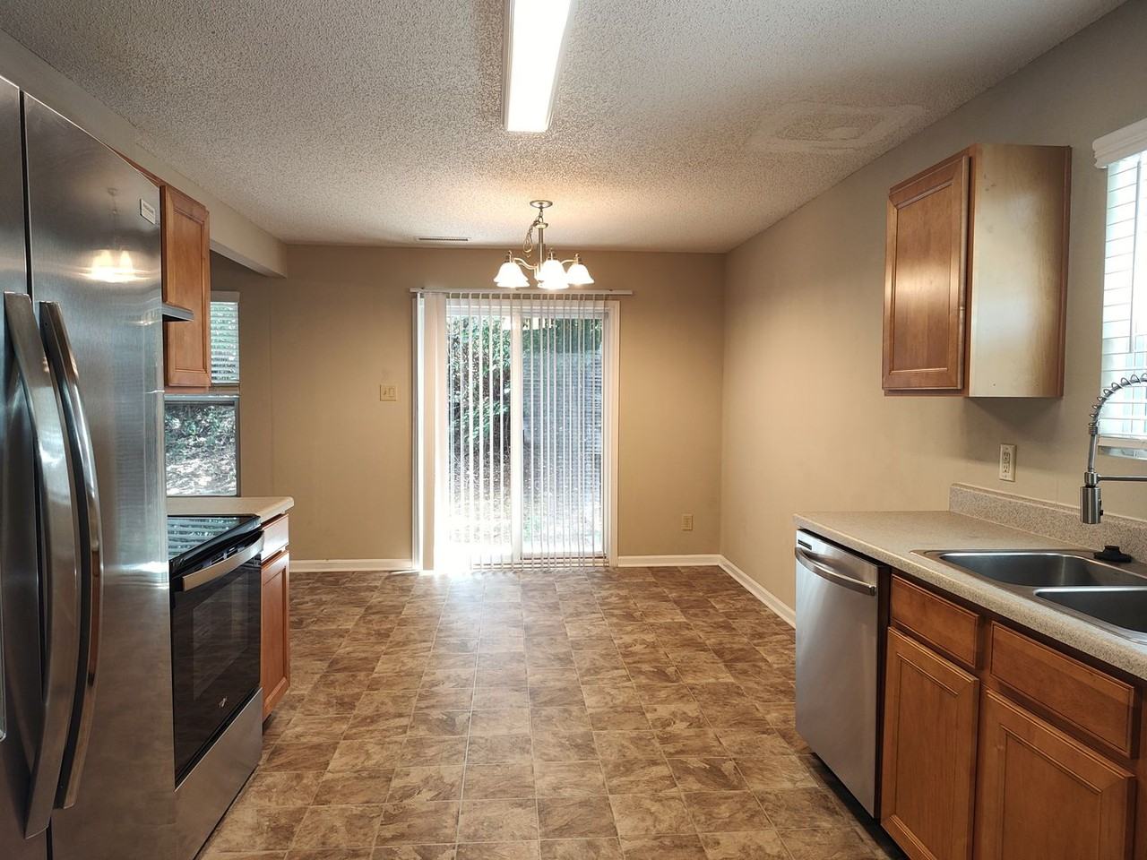 2038 Dunsmore Ln - Photo 3 of 25