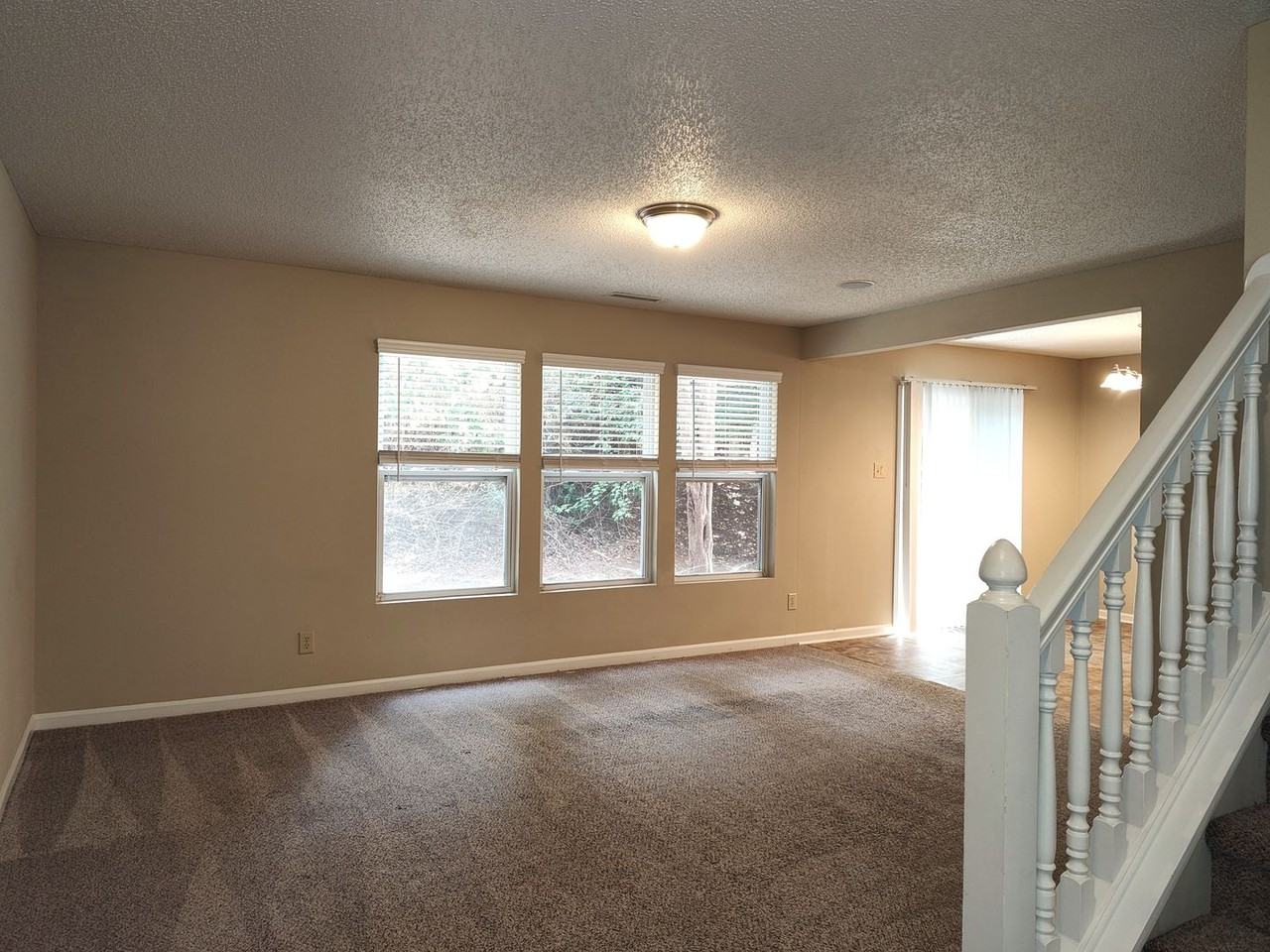 2038 Dunsmore Ln - Photo 7 of 25
