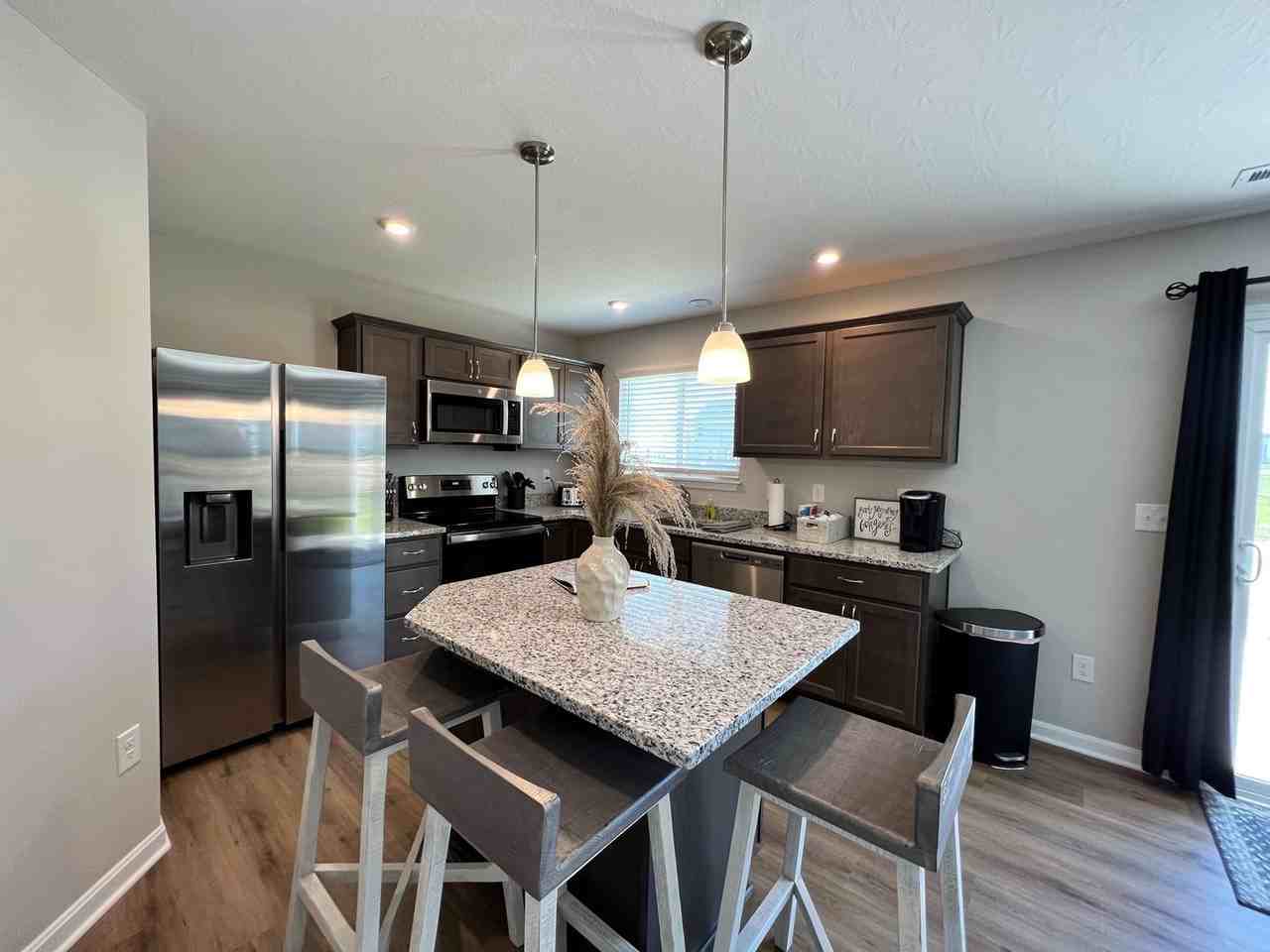 7876 Ellington Ct - Photo 6 of 27