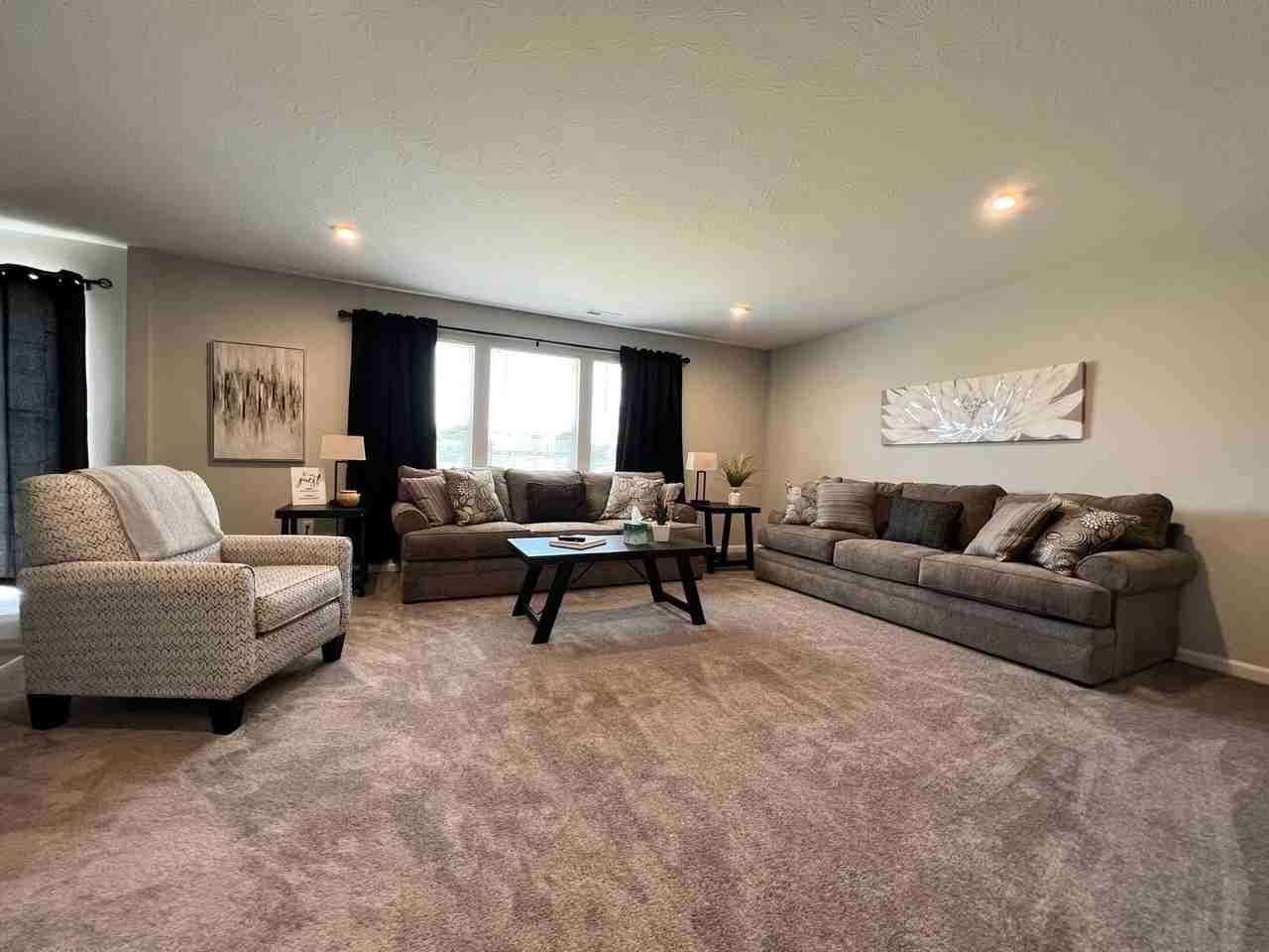 7876 Ellington Ct - Photo 7 of 27