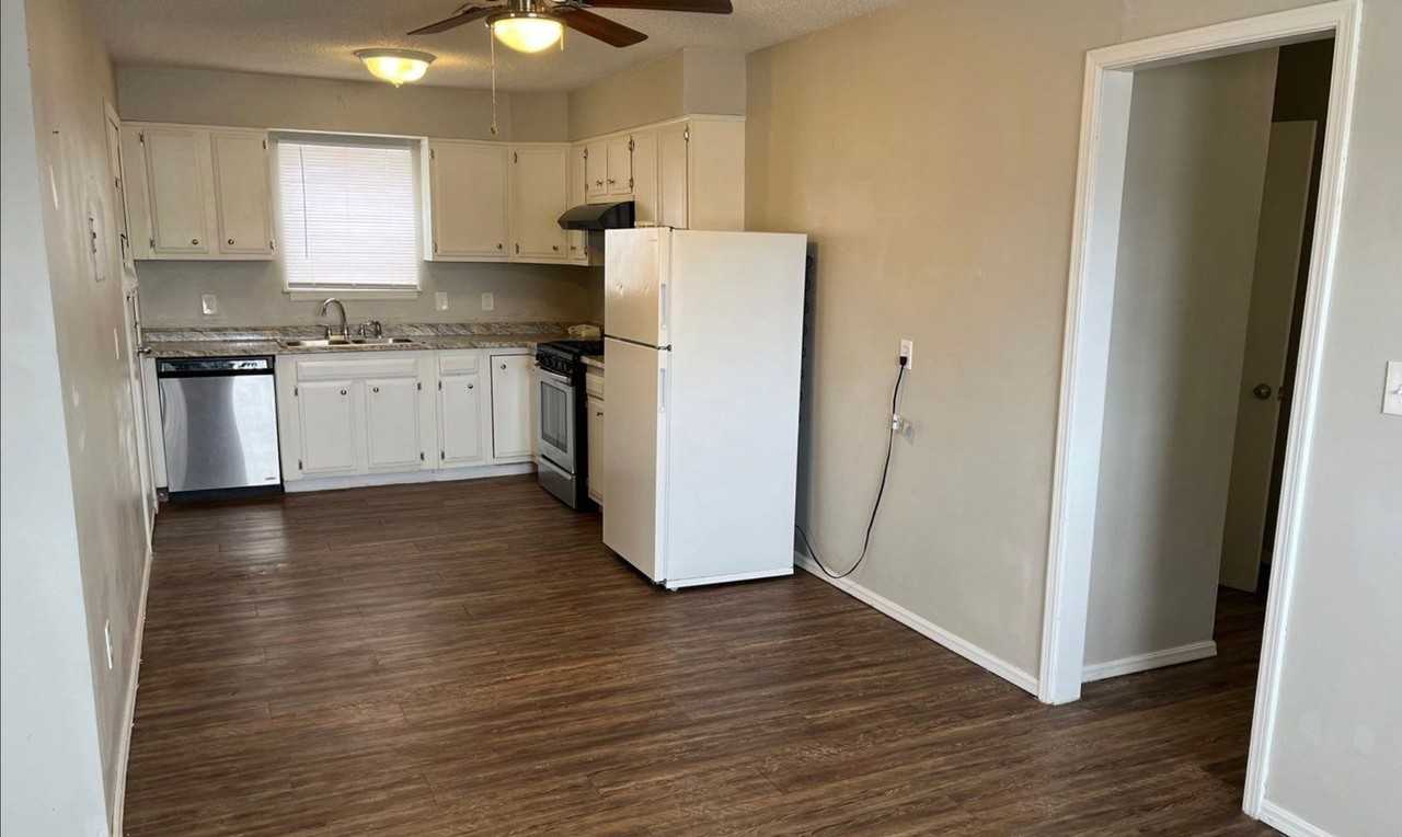 1000 Ne 7th St - Photo 4 of 17